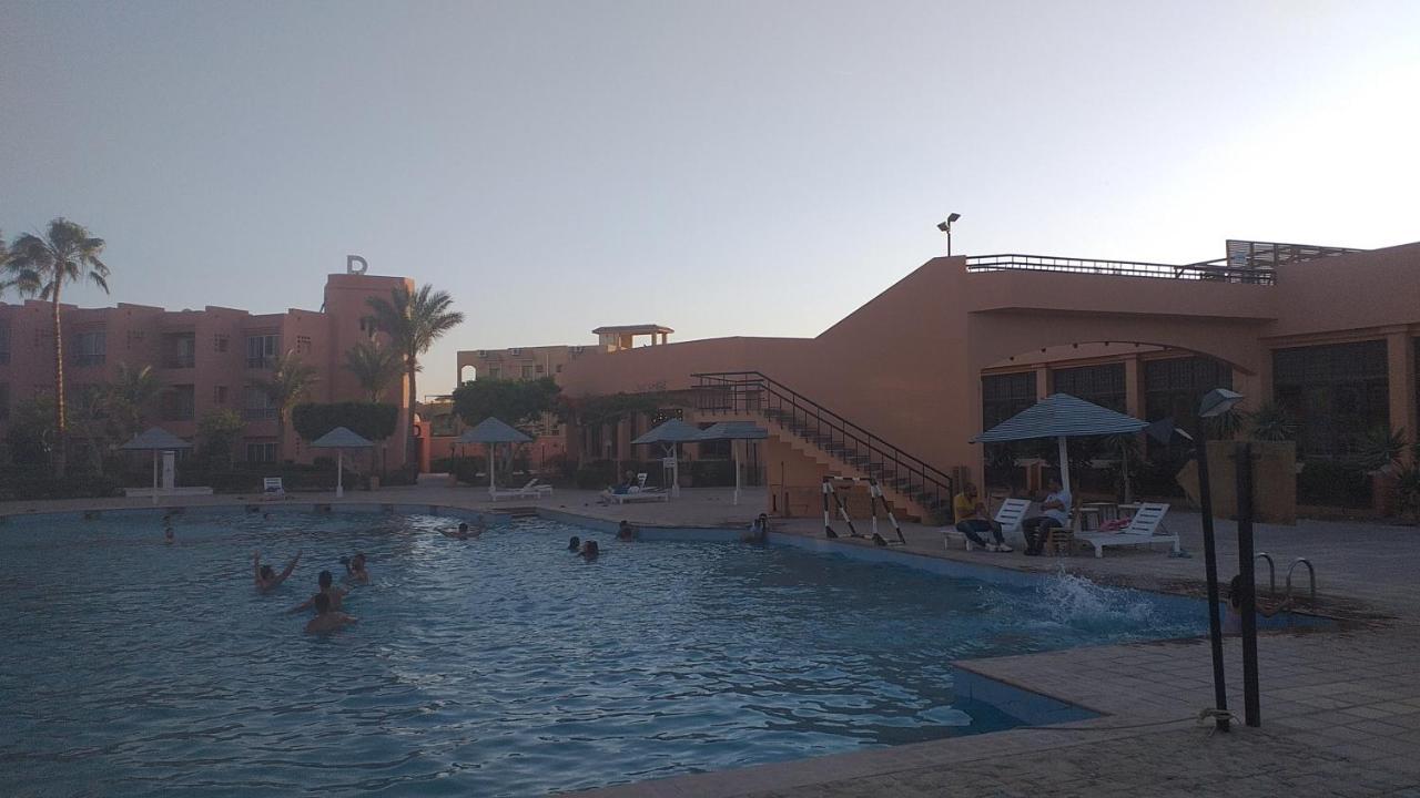 شاليه فرش فندقي بقرية بالميرا بيتش العين السخنه للعائلات Ain Sukhna Esterno foto